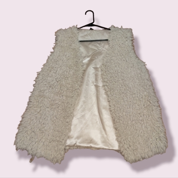 Fuzzy 2 CHIC VEST Coat Ladies Small / Medium 26 Inches in Length Vintage Pockets - Picture 1 of 3